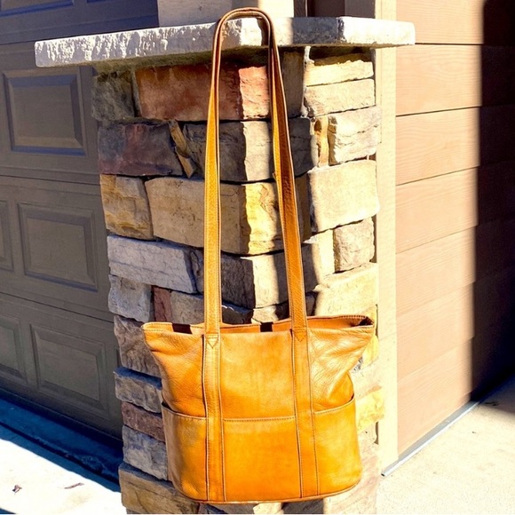 HOBO Bags Euc Vintage Hobo Leather International Bag Super Clean